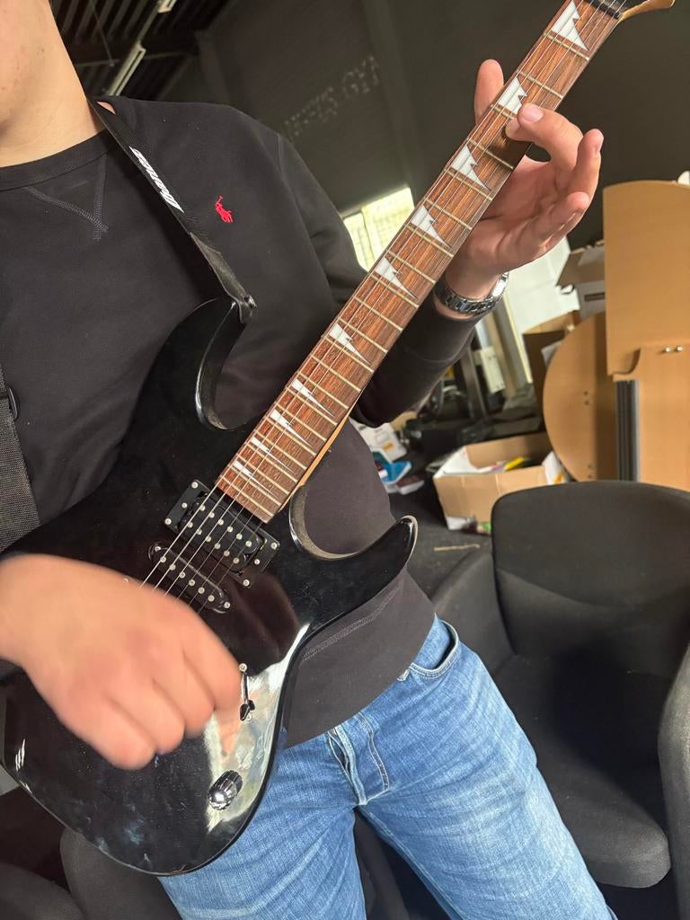 Zwarte Ibanez gitaar, Ophalen, Gebruikt