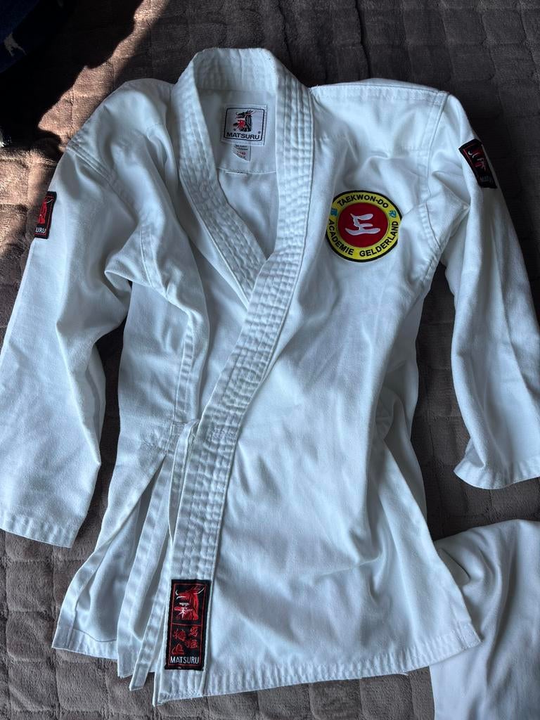 Taekwondo pak maat 140, Sport en Fitness, Vechtsporten en Zelfverdediging, Gebruikt, Taekwondo, Maat XS of kleiner, Vechtsportpak