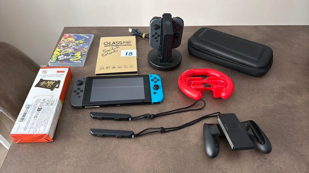 Nintendo switch met 4 controllers, Spelcomputers en Games, Spelcomputers | Nintendo Switch, Ophalen of Verzenden, Zo goed als nieuw