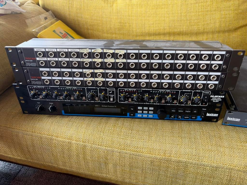 Defecte 19 inch apparatuur voor de handige harry, Ophalen, Niet werkend