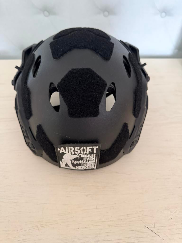 Airsoft tactical helm in nieuwstaat, Ophalen, Zo goed als nieuw