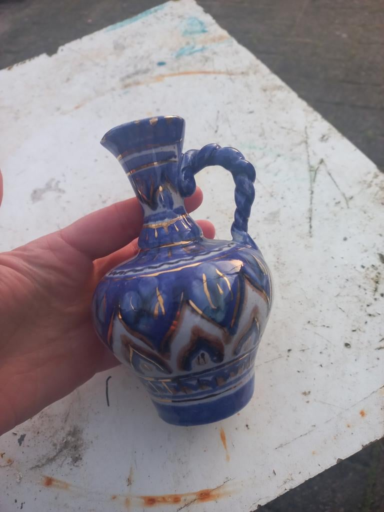 Vintage Balkan Keramische Kan - Handbeschilderd & Goudkleur, Antiek en Kunst, Antiek | Keramiek en Aardewerk, Ophalen of Verzenden