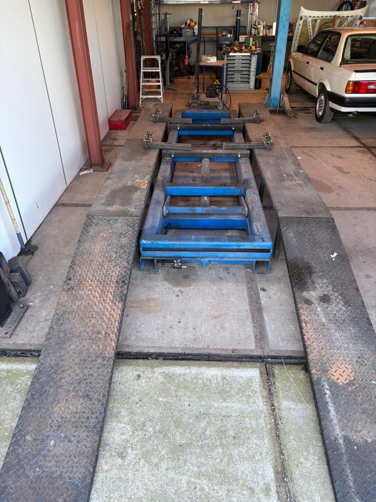 Trekbank compleet met lift., Auto diversen, Autogereedschap, Ophalen