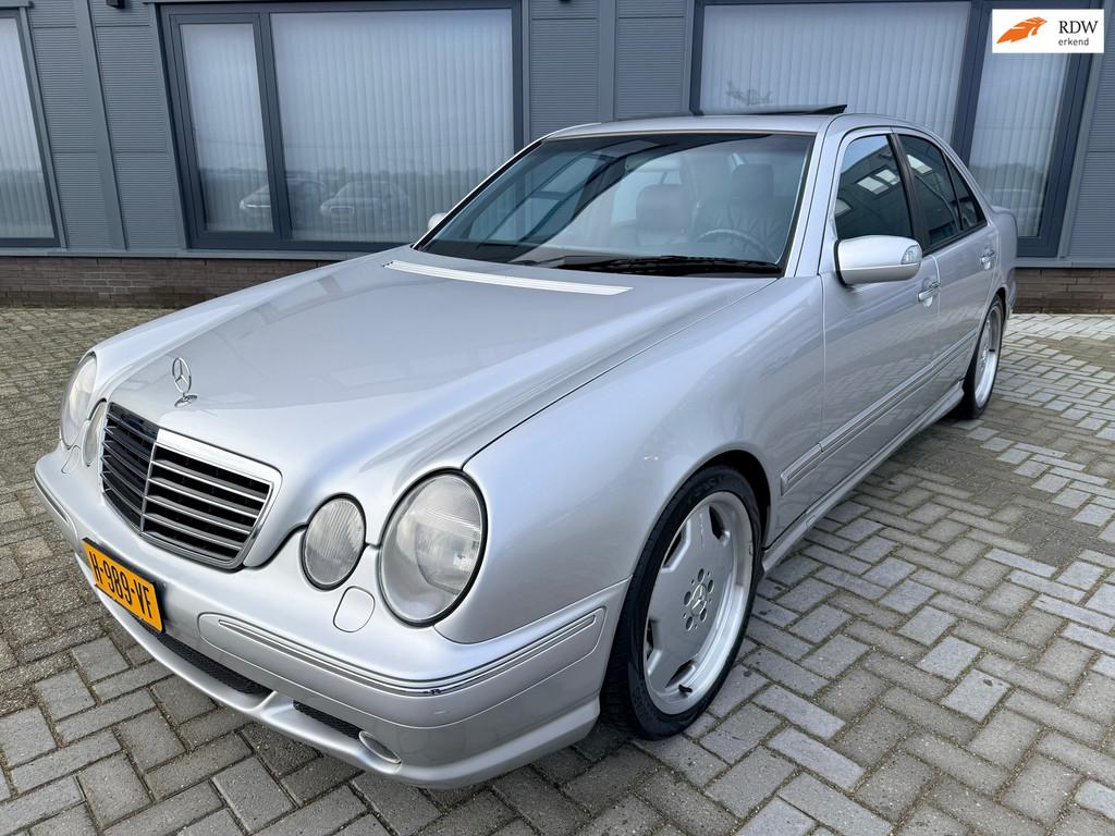 Mercedes-Benz E-klasse AMG E55|Facelift|Youngtimer|Schuifdak, Auto's, Achterwielaandrijving, Gebruikt, Leder, Bedrijf