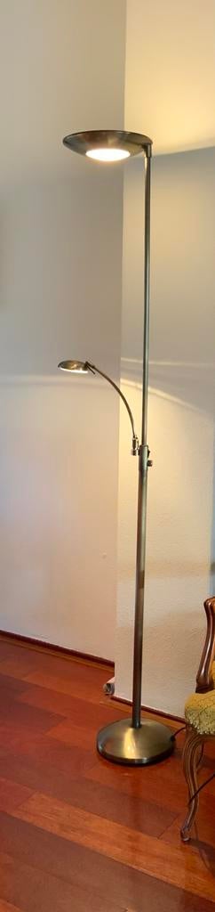 Goeie staande lamp met leeslamp en nieuwe ledlamp bieden €20, Ophalen of Verzenden, Gebruikt, 150 tot 200 cm