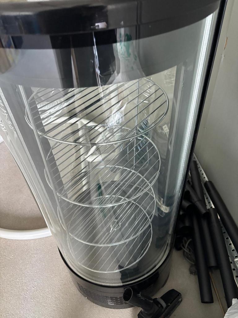 Gebaksvitrine, Ophalen