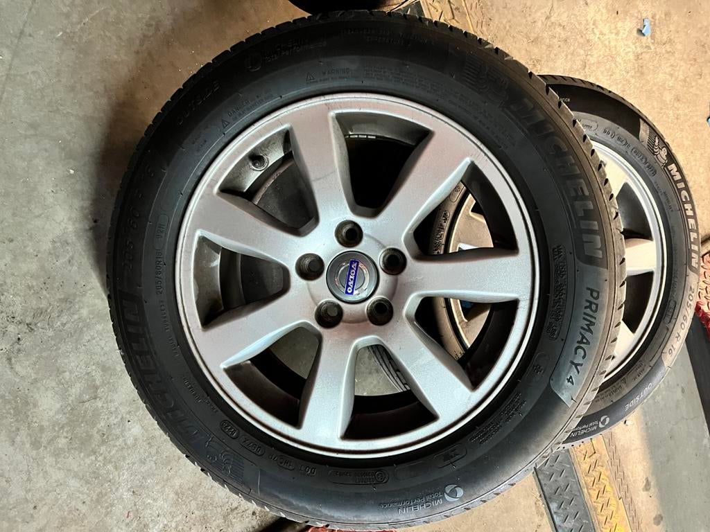 Volvo velg met band, Auto-onderdelen, Banden en Velgen, Ophalen, Zomerbanden