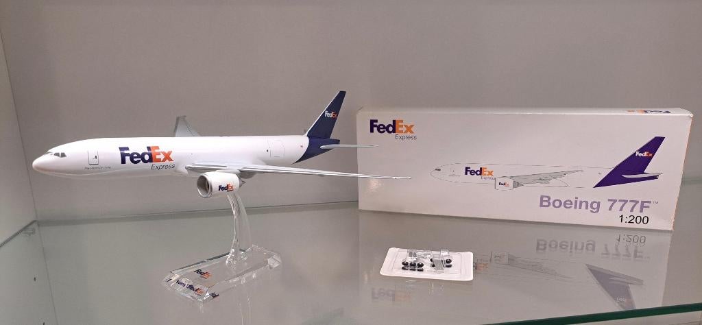 Fedex Boeing 777F 1:200 Hogan B777, Verzamelen, Luchtvaart en Vliegtuigspotten, Ophalen of Verzenden, Nieuw, Schaalmodel