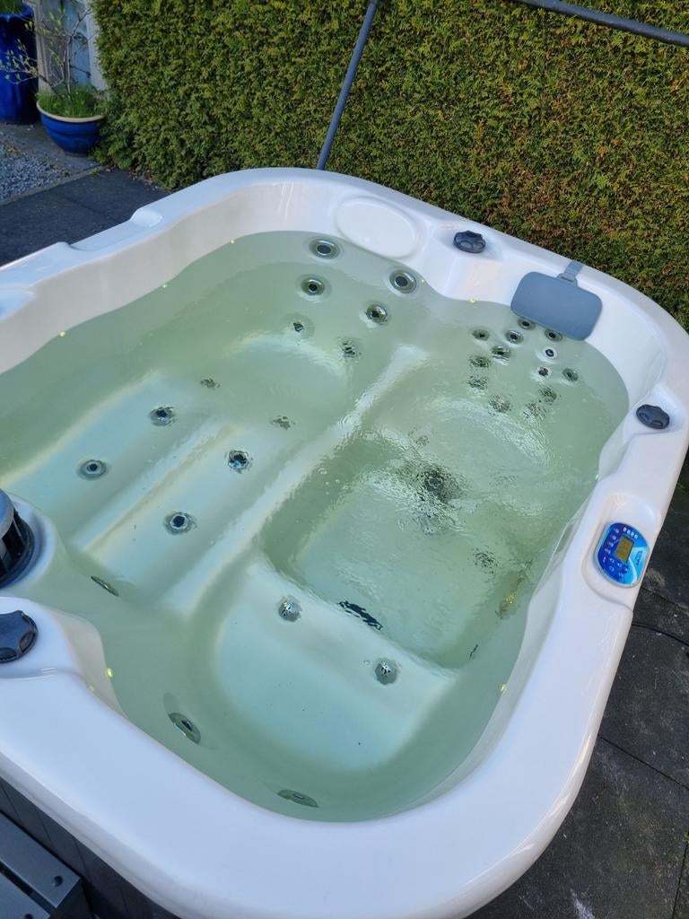 Jacuzzi 3 persoons merk Tulp, Ophalen, Gebruikt