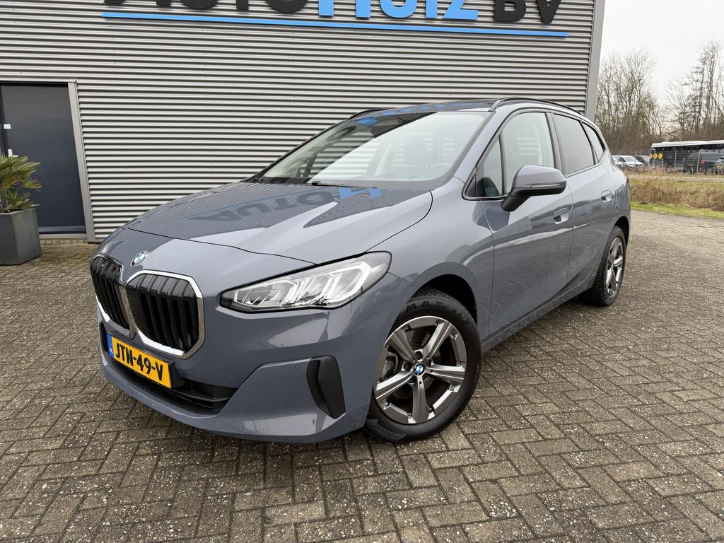 BMW 2 Serie Active Tourer 218i Trekhaak Panoramadak Stuurwie, Gebruikt, Met garantie (alle), 1445 kg, Bedrijf