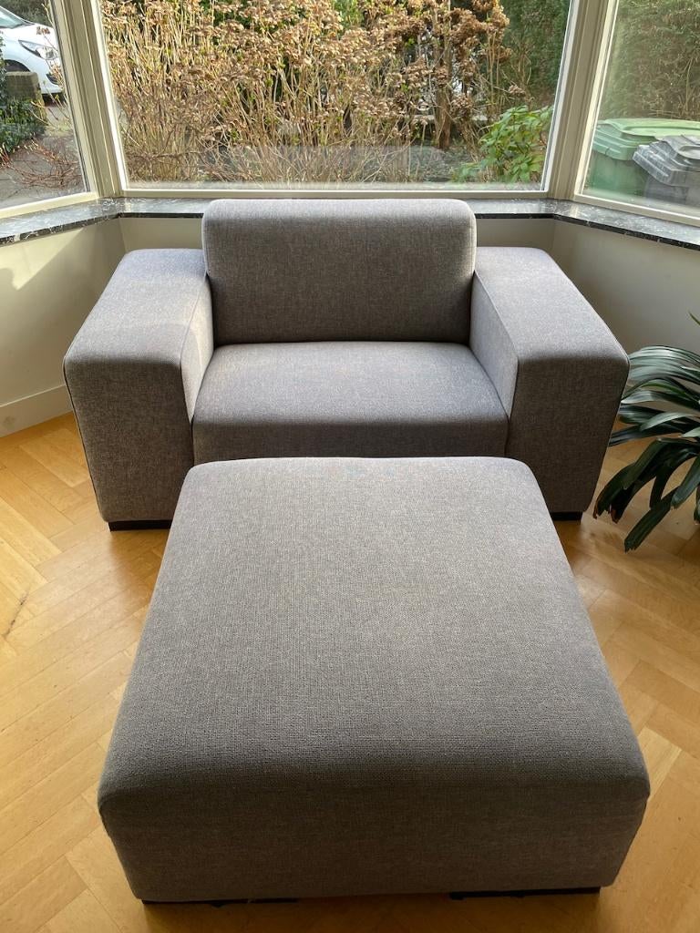 Fauteuil met hocker, grijs, Ophalen, Gebruikt, 75 tot 100 cm, 125 cm of meer