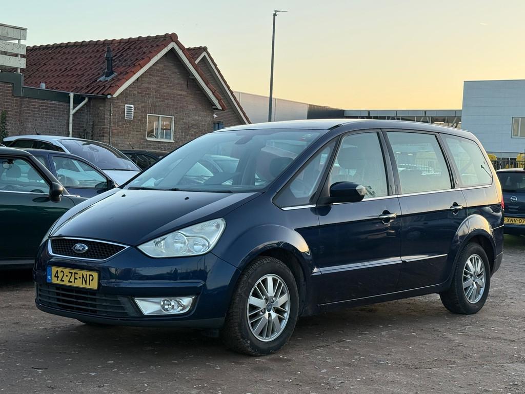 Ford Galaxy 2.0-16V Ghia/ 7PRSN/ NIEUWE APK, Voorwielaandrijving, Gebruikt, Blauw, 7 stoelen