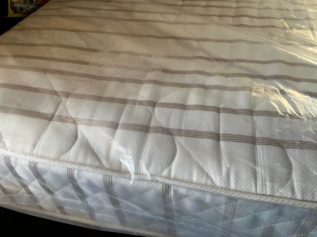 Stevig dik matras,200x 80 cm, Ophalen, Gebruikt, Eenpersoons, 80 cm