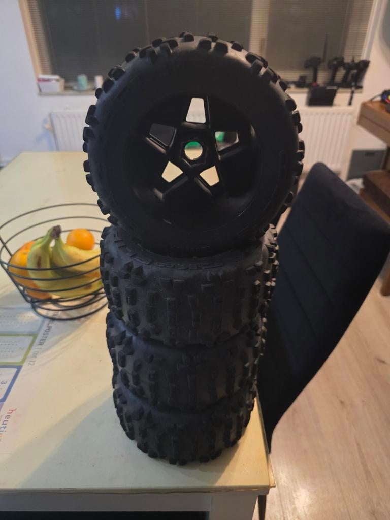 Arrma Outcast / Kraton 1/5 wielen, Ophalen of Verzenden, Overige schalen, Onderdeel