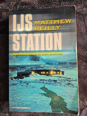 Matthew Reilly - IJsstation, Boeken, Ophalen of Verzenden, Gelezen, M. Reilly