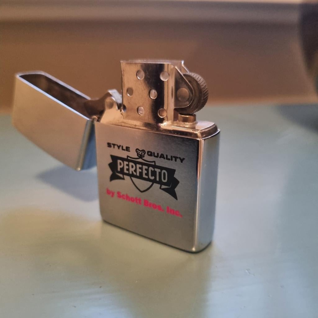 Ongebruikte zippo uit 1991. Perfecto logo!, Ophalen of Verzenden, Nieuw, Aansteker