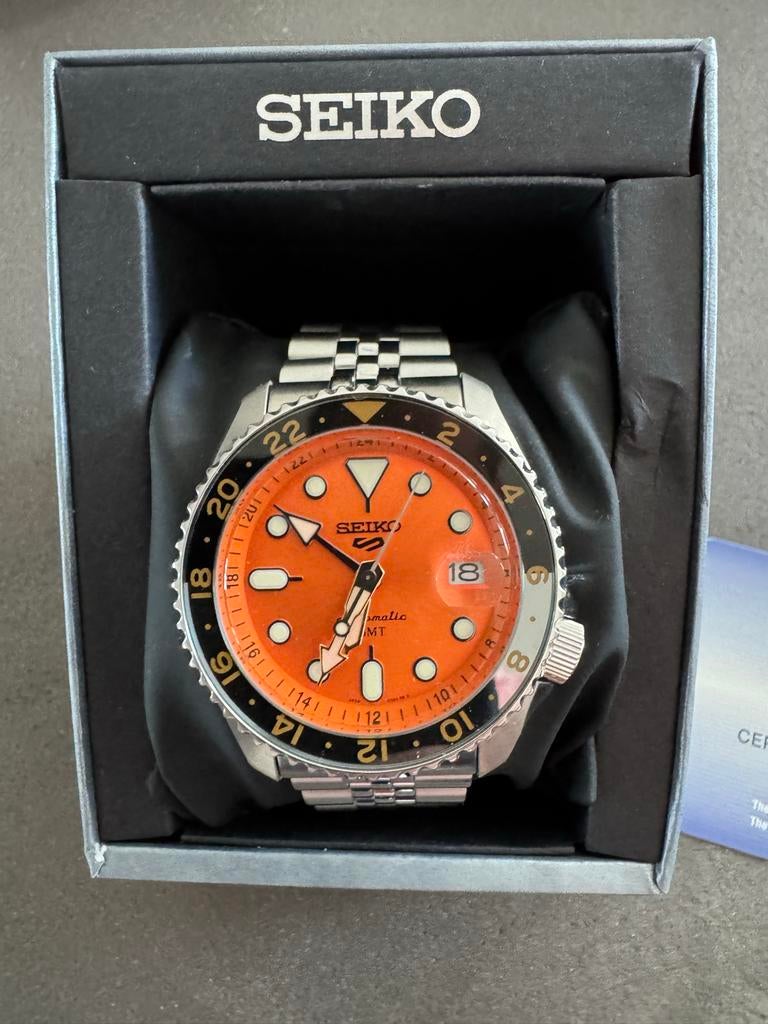 Nieuw in doos - Seiko SSK005K1 Oranje GMT Horloge, Sieraden, Tassen en Uiterlijk, Horloges | Heren, Seiko, Staal, Polshorloge