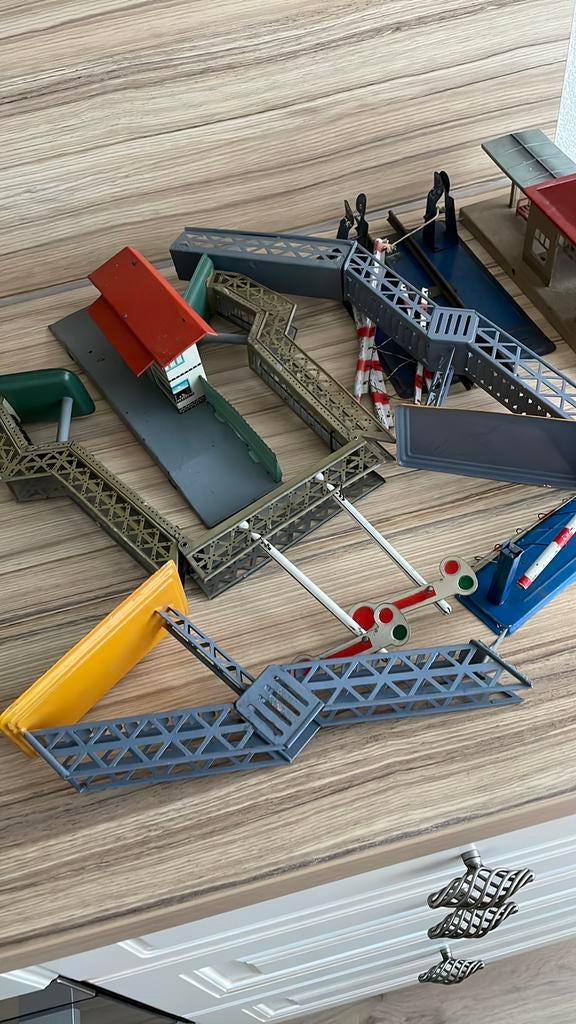 Station en andere items, Antiek en Kunst, Antiek | Speelgoed, Ophalen of Verzenden