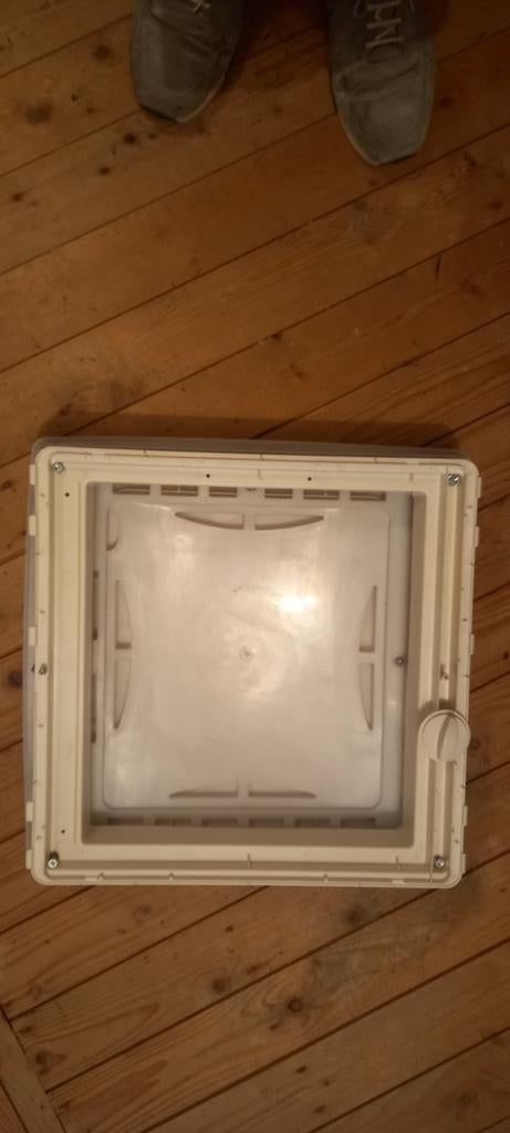 Thule Omnivent Translucent Dakluik met Ventilator 12V, Ophalen, Zo goed als nieuw