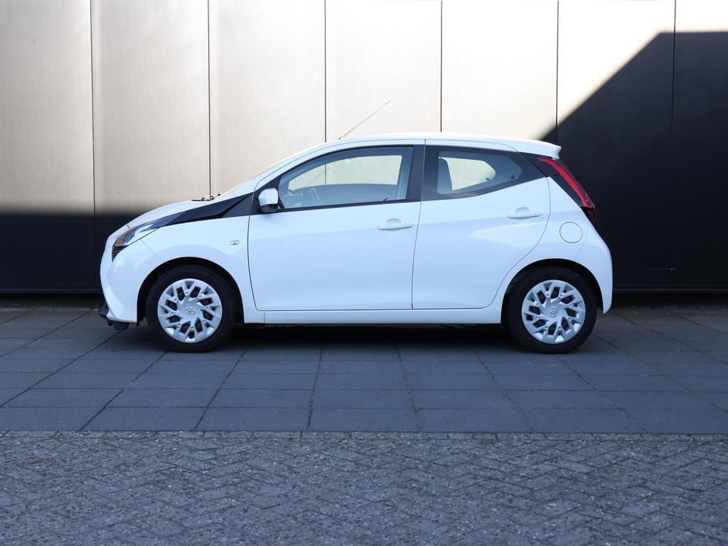 Toyota Aygo 1.0 VVT-i x-play | CAMERA | ELEK. SPIEGELS | BLE, Voorwielaandrijving, Stof, Gebruikt, Euro 6