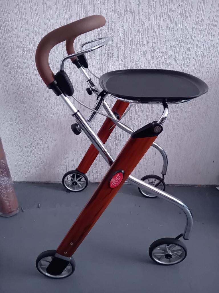 Rollator Trust Care indoor, Ophalen, Lichtgewicht, Zo goed als nieuw