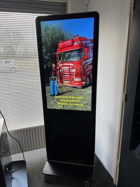 video zuilen / presentatie schermen - 2 stuks, Ophalen, Gebruikt, Video