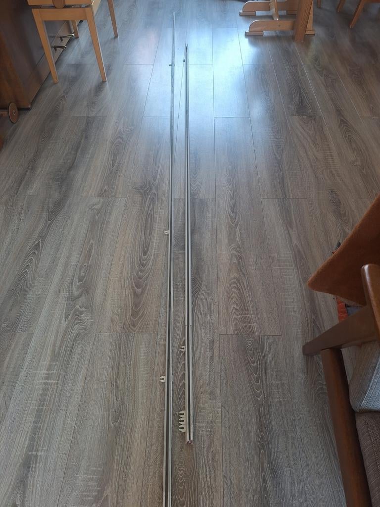 Gordijnrails 2x en uitschuifbaar, Huis en Inrichting, Stoffering | Gordijnen en Lamellen, Ophalen of Verzenden, Gebruikt, Crème