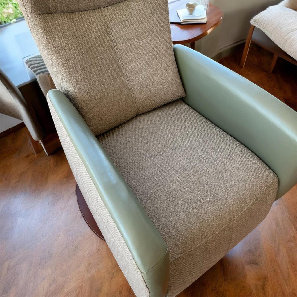 Prominent sta op stoel elektrisch bedienbaar, Huis en Inrichting, Fauteuils, Gebruikt, Stof, 75 tot 100 cm, Ophalen