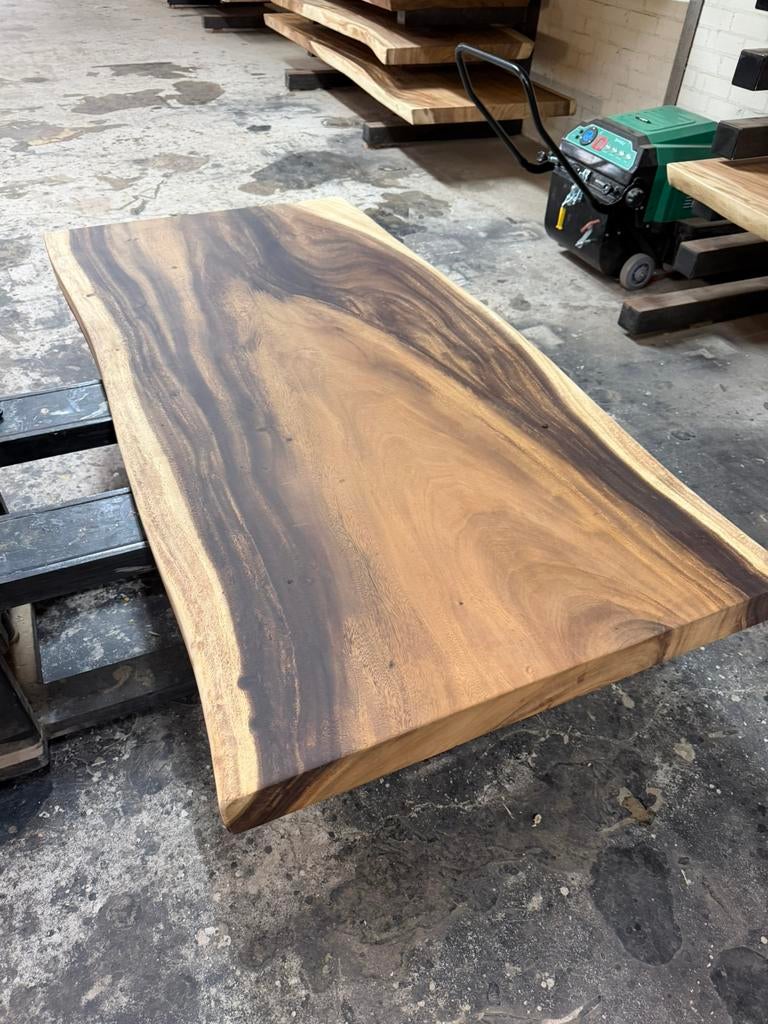 Boomstamtafel 180x90cm afgewerkt in skylt lak, Nieuw, Ars longa, Drempt@ars-longa.nl, Vier personen