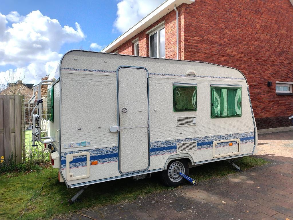 Adria Unica 390 PS, 75 kg, Dwarsbed, Treinzit, Schokbreker