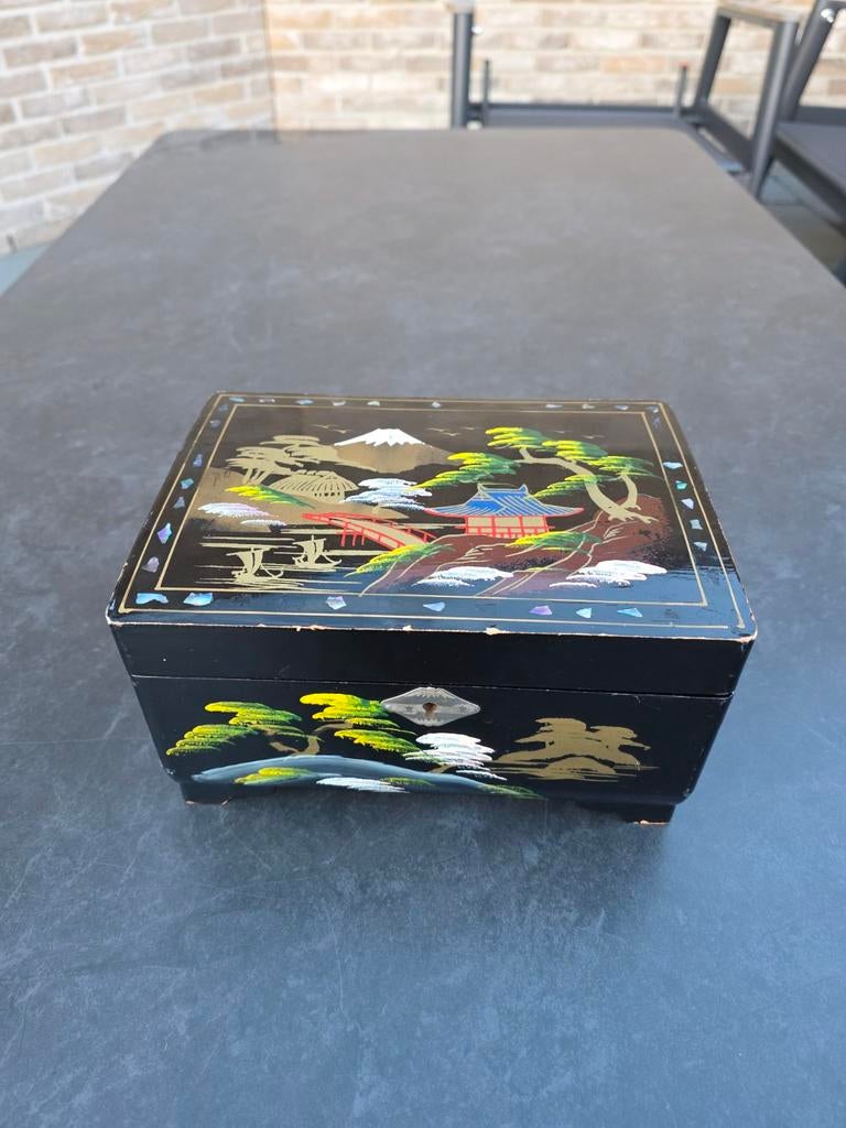 Japans Lakwerk Juwelendoosje - Speelt 'Tulpen uit Amsterdam', Ophalen of Verzenden