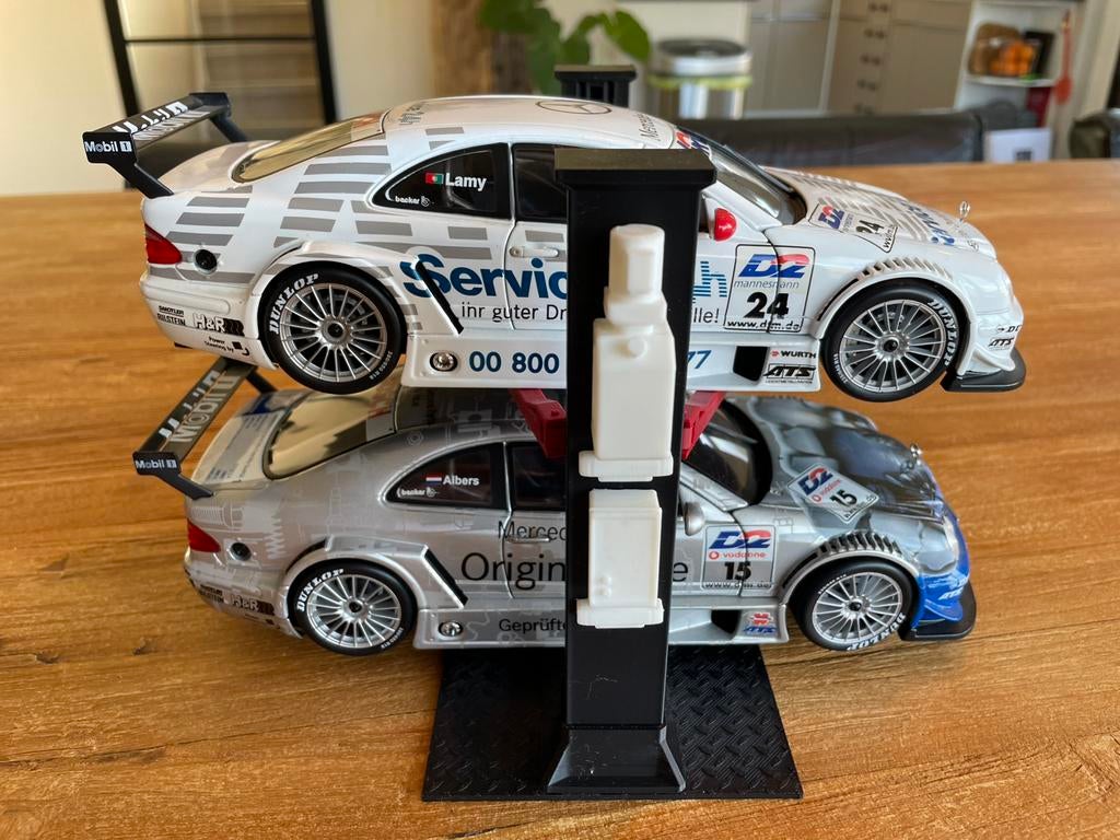 Collectors items DTM Mercedes CLS 1:18 + kolombrug 3D, Hobby en Vrije tijd, Modelauto's | 1:18, Ophalen of Verzenden, Zo goed als nieuw