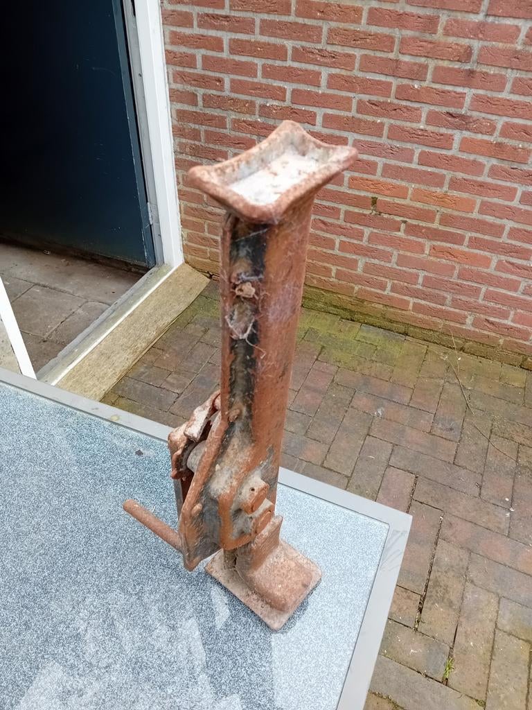 Dommekracht, Ophalen