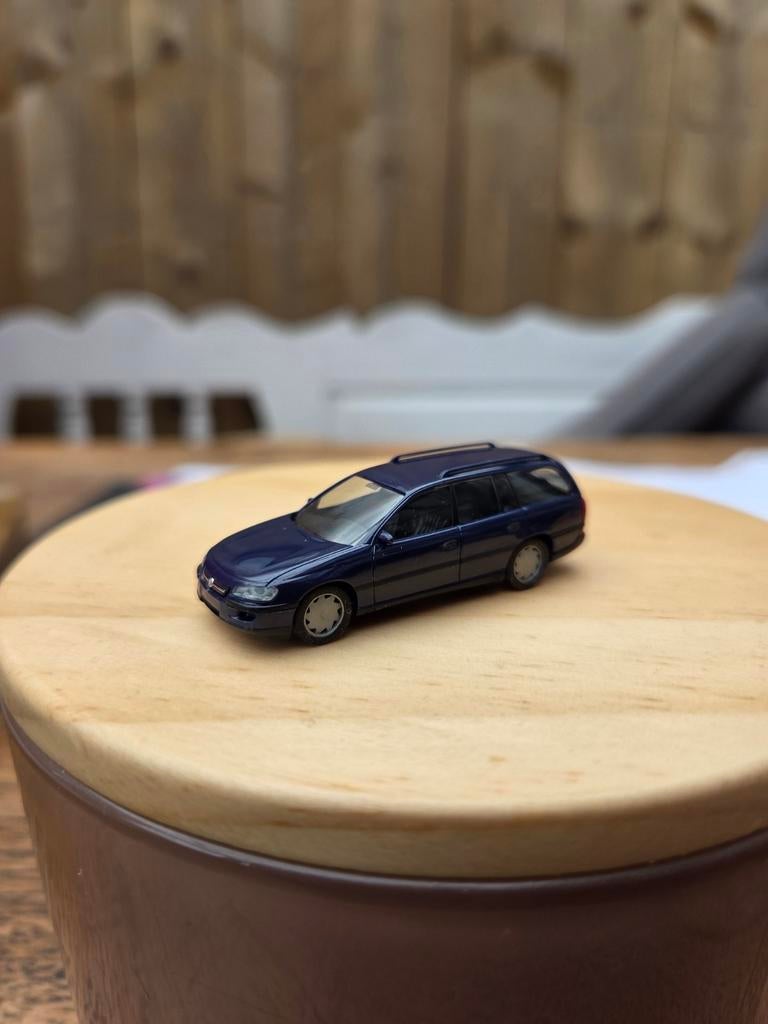 Herpa opel omega stationwagon 1/87, Ophalen, Auto