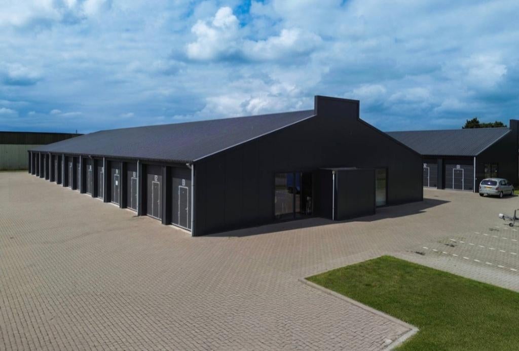 Te huur! Prachtige nieuwbouw opslagruimte de Seize te Grou!, Auto diversen, Autostallingen en Garages