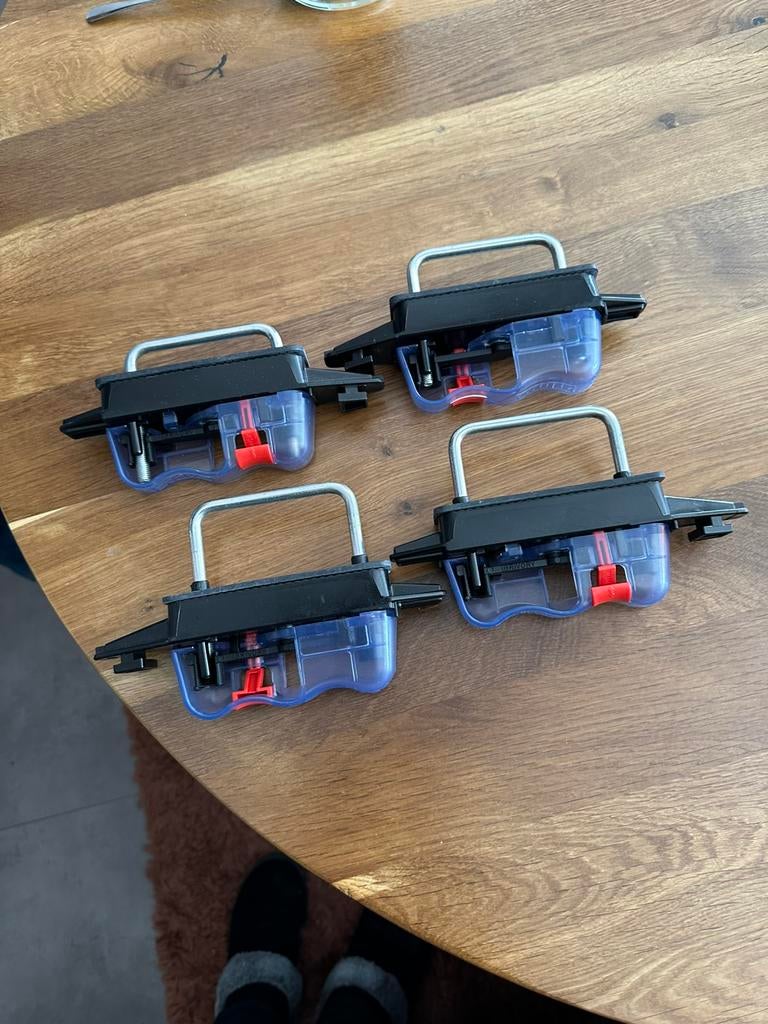 Thule universele snelkoppeling voor dakkoffer., Auto diversen, Dakkoffers, Ophalen of Verzenden, Gebruikt