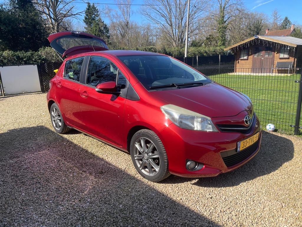 Toyota Yaris 1.3VVT-i (2012)–Zuinig & Betrouwbaar | 5-deurs, Auto's, Voorwielaandrijving, Stof, 40 €/maand, 4 cilinders