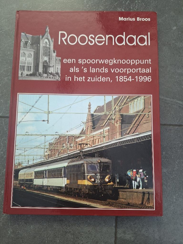 Boek NS Roosendaal spoorwegknooppunt, Verzamelen, Ophalen, Zo goed als nieuw, Trein, Boek of Tijdschrift