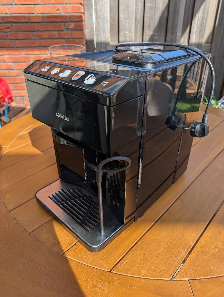 Siemens EQ.500 volautomatische koffiemachine defect maalwerk, Ophalen, Afneembaar waterreservoir, Gebruikt, Koffiemachine