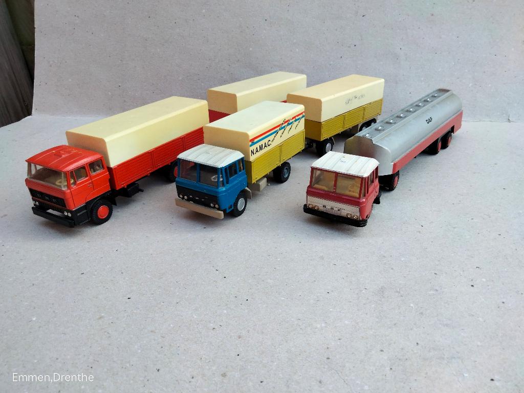 lion car = daf 2600 en daf 2800, Hobby en Vrije tijd, Modelauto's | 1:50, Ophalen of Verzenden, Gebruikt, Bus of Vrachtwagen, Lion Toys