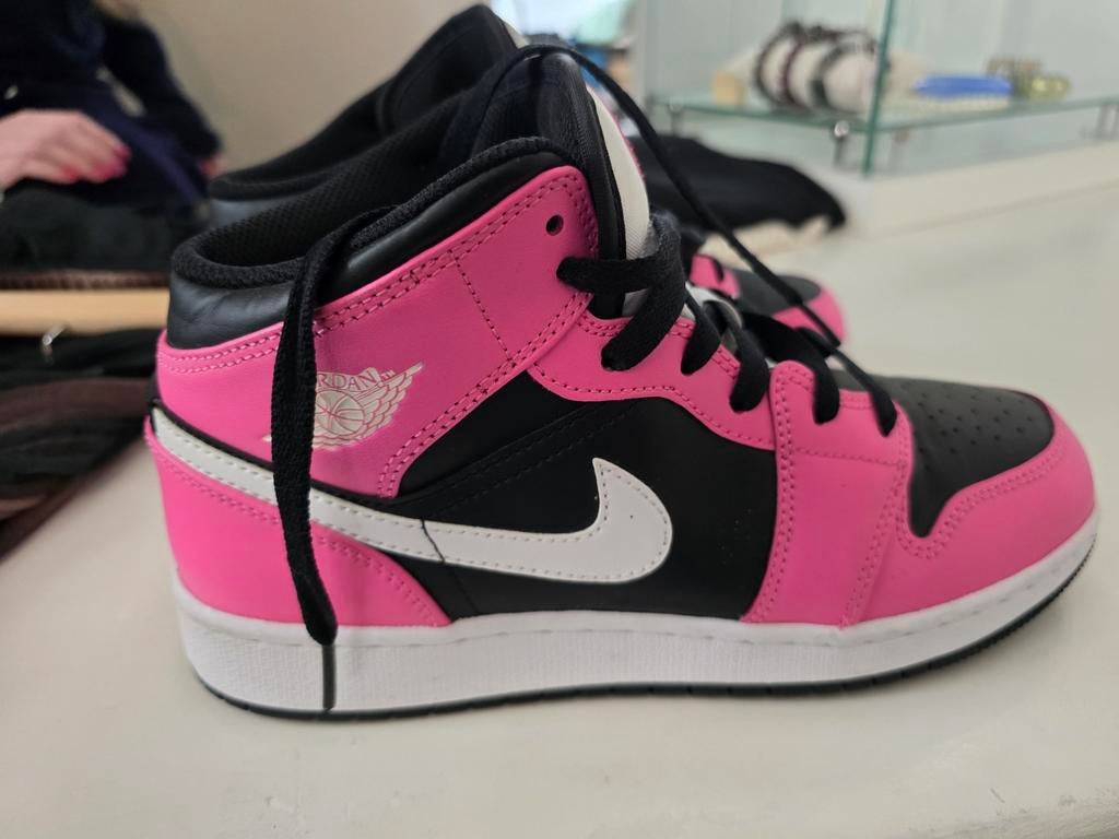 Nike Air Jordan 1 Mid Pinksicle, Kleding | Dames, Schoenen, Nike Air Jordan, Nieuw, Ophalen of Verzenden, Sneakers of Gympen