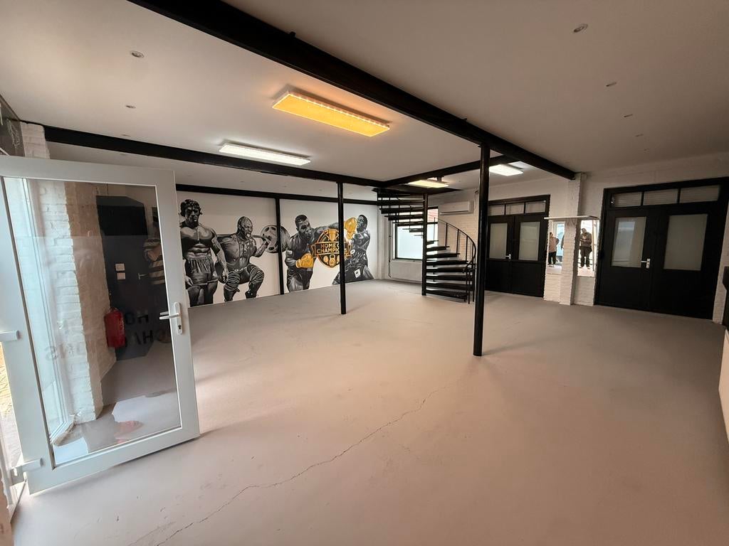 Te huur: bedrijfsruimte / kantoorruimte met verdieping, Zakelijke goederen, Bedrijfs Onroerend goed, 175 m², Huur, Bedrijfsruimte