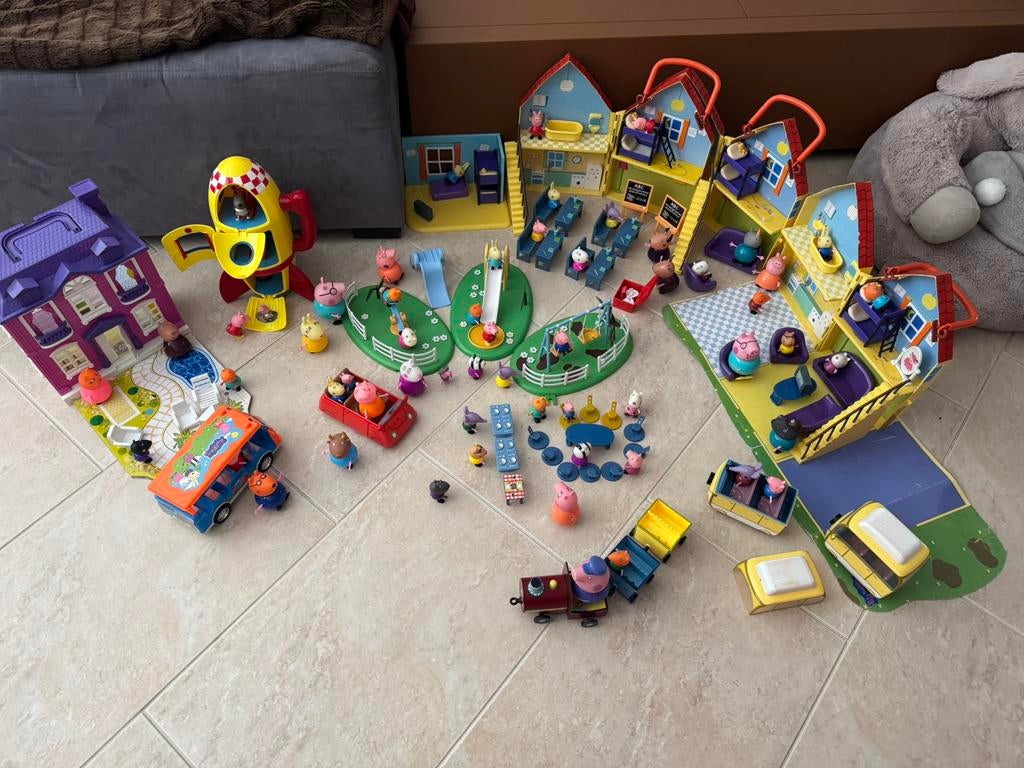 Peppa Pig grote speelset – veel poppetjes en accessoires, Ophalen of Verzenden, Zo goed als nieuw