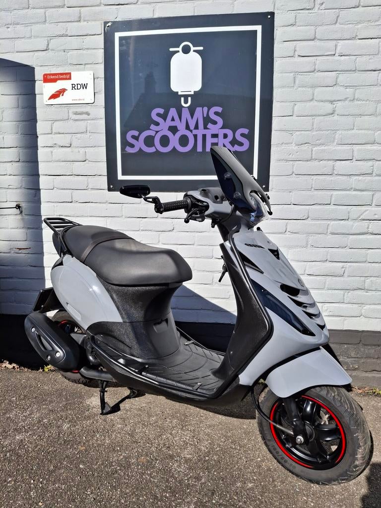Piaggio Zip | 2022 | CUSTOM, Ophalen, Benzine, Piaggio