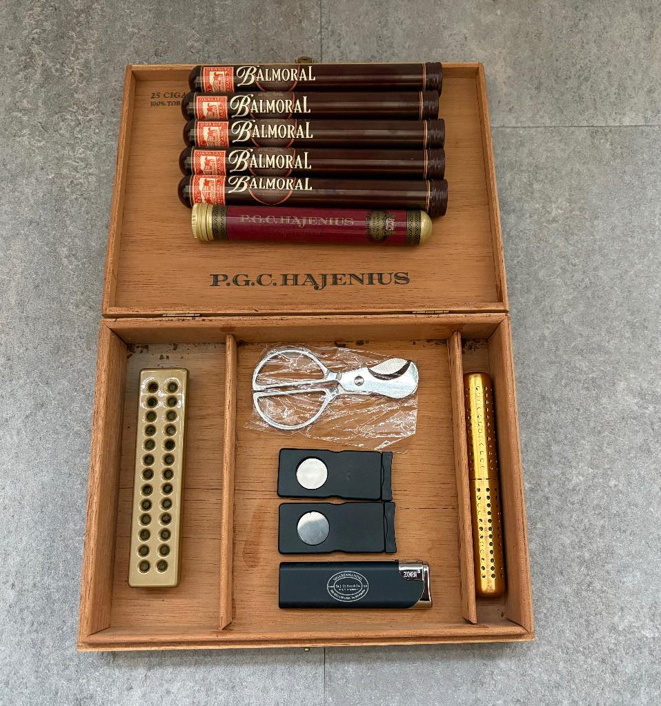 Hajenius Sigarendoos en accessoires, Ophalen of Verzenden, Zo goed als nieuw, Tabaksdoos of Verpakking