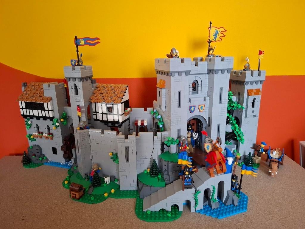 Lego 10305 Leeuwenridder kasteel, Ophalen, Zo goed als nieuw, Complete set, Lego