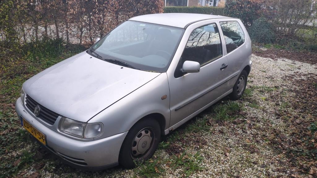 Volkswagen Polo 1.4 44KW AUT 1999 Grijs, Voorwielaandrijving, 31 €/maand, 4 cilinders, Origineel Nederlands