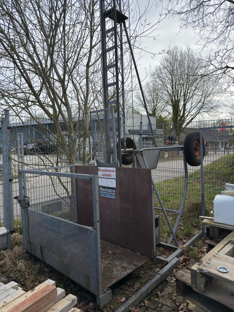Gebruikte Bouwlift / Goederenlift - 300kg hefvermogen, Ophalen, Gebruikt, Bouwlift