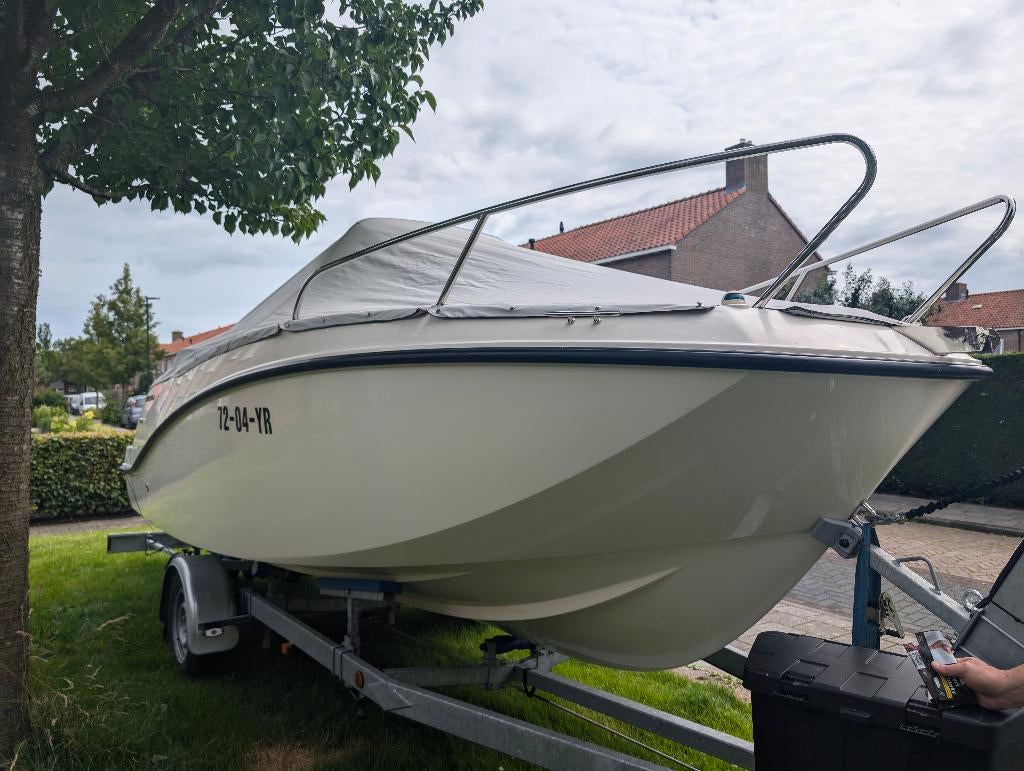 Quicksilver Activ Open 555 Mercury 100pk Incl Trailer, Watersport en Boten, Speedboten, Zo goed als nieuw, 3 tot 6 meter, Benzine