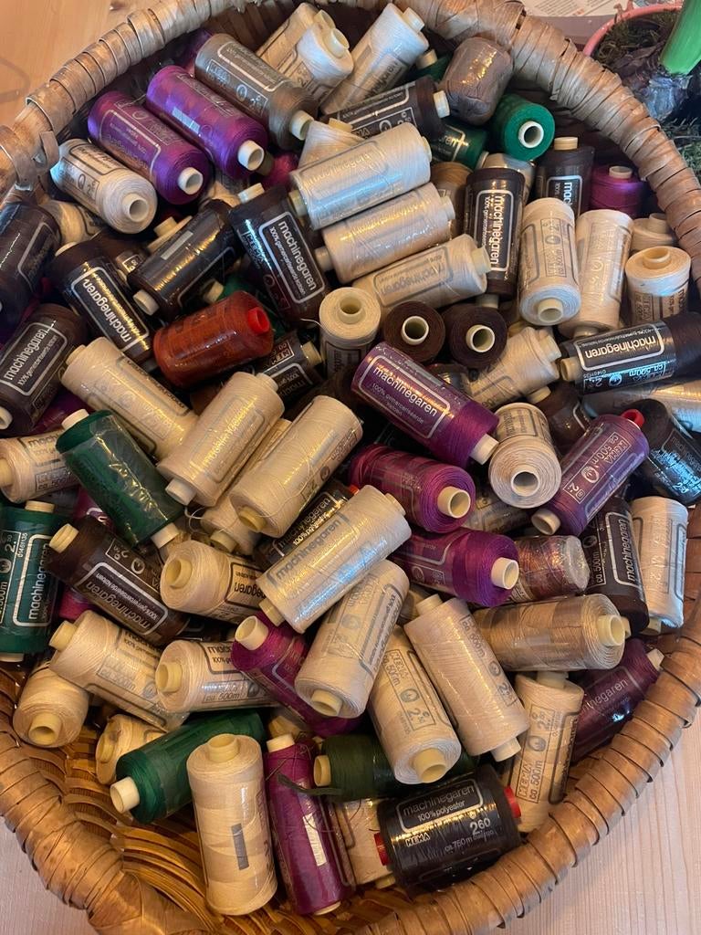 Mega partij machine garen meer dan 210 stuks, Ophalen of Verzenden, Zo goed als nieuw, X, Garen of Naald(en)